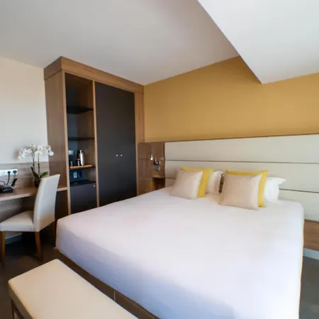 Port Toga ホテル 3*