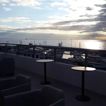 Hotell Port Toga 3*