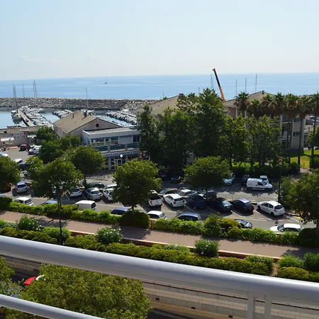 Port Toga Hotell 3*
